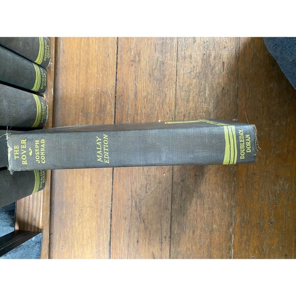 Joseph Conrad Works, 19 (?)Vol, Malay Edition 1928 - Picture 3 of 4